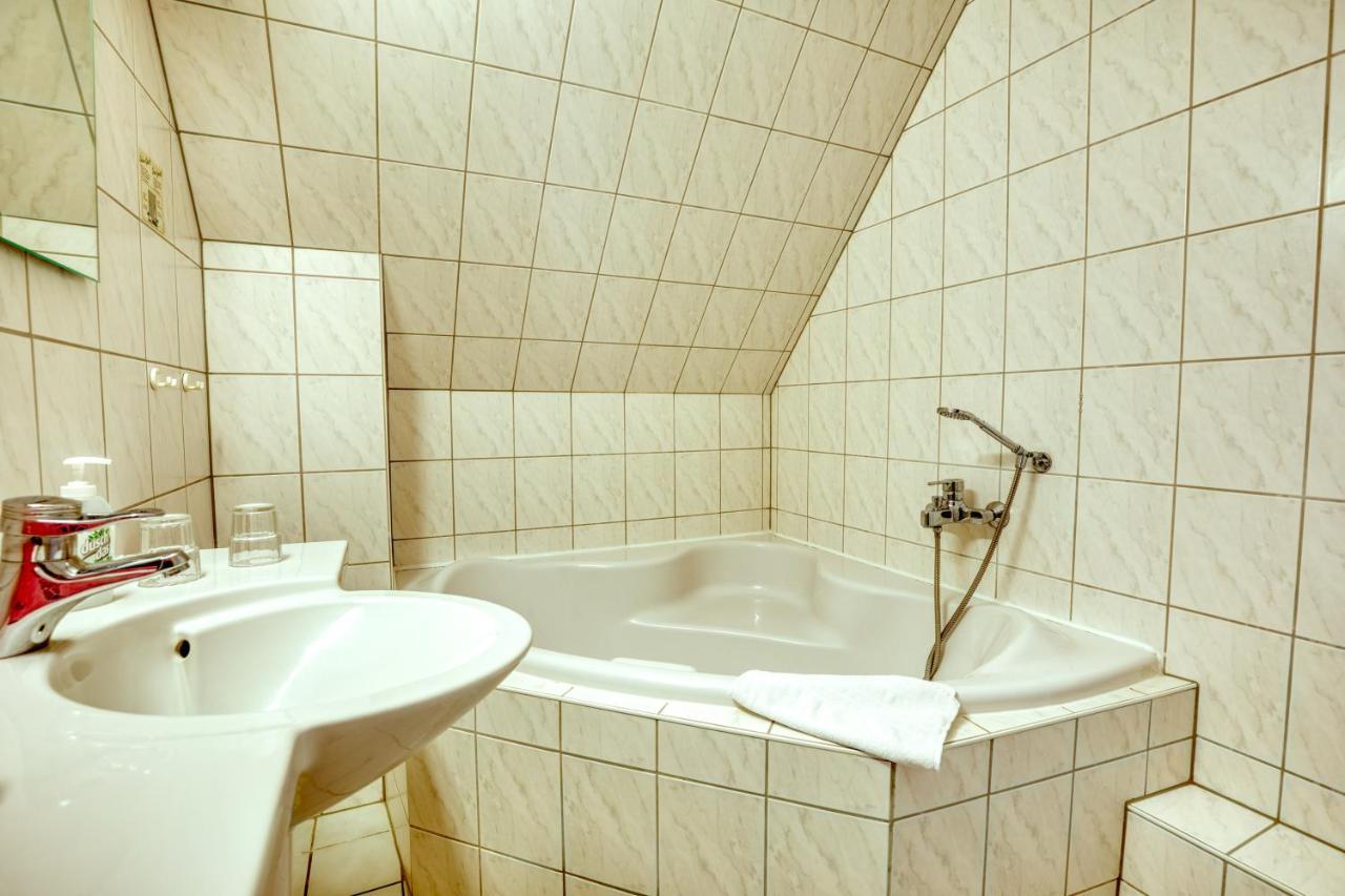 Hotel Kiebitz An Der Ostsee เบอร์เกอเรนเดอ-เรทวิช ภายนอก รูปภาพ